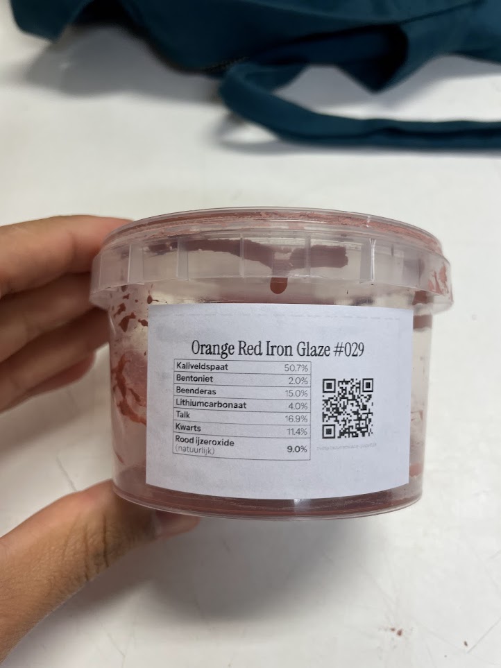 Glaze #029: tub labelled with the recipe and a QR code to its recipe's page.